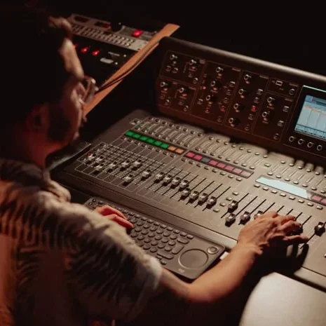 en-que-trabaja-un-ingeniero-en-audio-750x465-1 en-que-trabaja-un-ingeniero-en-audio-750x465-1