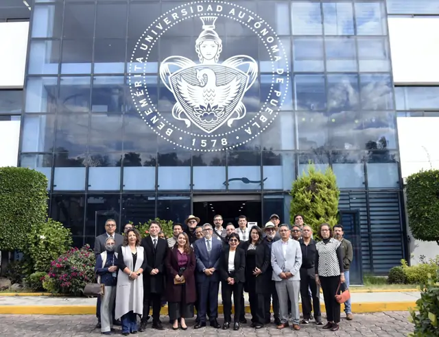 Encabezó el informe anual del Consejo de Investigación y Estudios de Posgrado