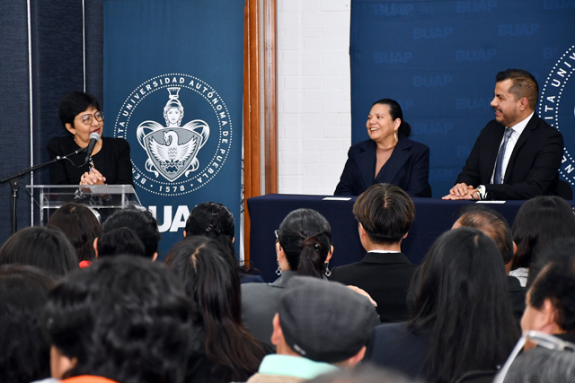 La comunidad de la Benemérita Universidad Autónoma de Puebla (BUAP) se congregó en un evento significativo, donde la Rectora Lilia Cedillo Ramírez presidió la ceremonia del Primer Informe de Labores de Ernesto Sandoval Munive, director de la Preparatoria General Lázaro Cárdenas del Río.