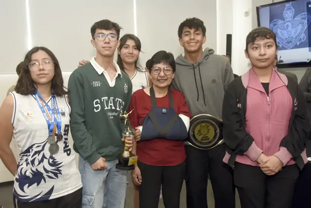 Manuel Palacios Motolinía presentó su Primer Informe de Labores como director de la Preparatoria Regional Simón Bolívar de la BUAP, con sede en Atlixco. En este acto protocolario, la Rectora Lilia Cedillo Ramírez reconoció los logros de esta unidad académica y su labor en la formación de jóvenes para ingresar al área profesional.