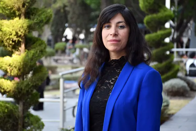La Benemérita Universidad Autónoma de Puebla (BUAP) celebra la reciente publicación de uno de sus talentos académicos en un escenario literario de alcance internacional. Adriana Hernández Rascón, destacada alumna del Doctorado en Literatura Hispanoamericana de la BUAP, ha logrado publicar un microrrelato en la prestigiada Antología Vol. 5, una publicación central en la más reciente edición de la Feria Internacional del Libro de la Ciudad de Nueva York (NYLIF).