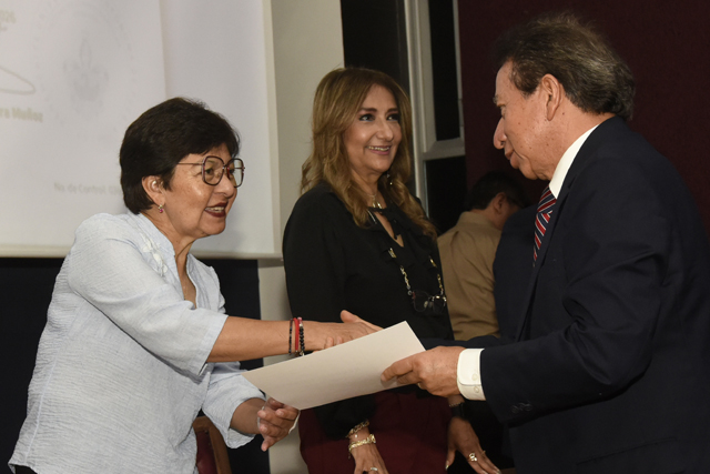 La Benemérita Universidad Autónoma de Puebla (BUAP) conmemoró el Día del Contador Público con una emotiva ceremonia en la que se entregaron merecidos reconocimientos a nueve académicos e investigadores de la Facultad de Contaduría Pública.